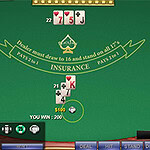 Mesa de blackjack en línea mostrando una mano ganadora con un rey y un as