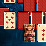 Pyramid Solitaire: Ancient China Captura de pantalla de un juego de solitario con cartas de corazones incluyendo el rey
