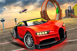 Coche deportivo rojo en una pista de aeropuerto con un avión, rampas acrobáticas y una ciudad al fondo