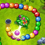 Juego de disparar bolas de colores con una rana verde en un entorno de césped con árboles y rocas
